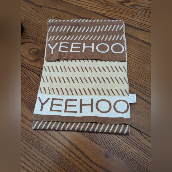 YeeHoo scarf. Knit. Polyester. Brown and tan . 44x9 inches.  Rare find. - Picture 5 of 6